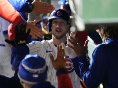 „Trh Kylea Tuckera sa prepadol“ logo pochodového šialenstva