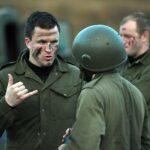 Gary Caldwell, vľavo hore, bol manažérom Partick Thistle ešte v sezóne 2018-19, keď dal svojim hráčom tréning pod vedením armády.