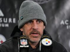 „Zlomení“ bývalí spoluhráči Aarona Rodgersa povedali obrancovi, že nemôže odísť do dôchodku po šoku Steelers Bývalí spoluhráči Aarona Rodgersa ho vyzývajú, aby neodstúpil po drvivej porážke v play-off