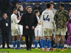 100 dní, ktoré priviedli Leeds United späť z pokraja: Insideri rozprávajú MIKEMU KEEGANOVI, ako Daniel Farke vybudoval nálož na prežitie, prenosnú vojnovú truhlicu, ktorá čaká, ak zostanú hore… a skutočný dôvod, prečo manažérovi ešte neponúkli novú zmluvu Bol to obrat v bohatstve, ktorý len málokto videl prichádzať, a predsa sme tu koncom februára s mužmi Daniela Farkeho šesť bodov pred pádom a kedysi nepravdepodobné prežitie na dosah.