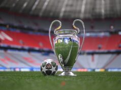 Liga majstrov dnes večer v televízii: Kto hrá, časy výkopov a ako sa pozerať Oficiálna zápasová lopta je k videniu s trofejou Ligy majstrov pred finále Ligy majstrov UEFA 2025 medzi Paris Saint-Germain a FC Internazionale Milano vo futbalovej aréne v Mníchove 28. mája 2025 v nemeckom Mníchove.