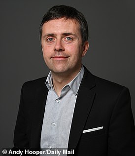 Prediktor recenzia: Zistite, ako sa darilo našim expertom v hernom Tom Collomosse zaznamenal štyri body