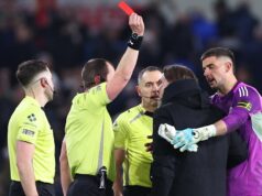 Chaos v Premier League ako červená karta zobrazená po záverečnom hvizde, zatiaľ čo Man City uzatvára medzeru Arsenalu Daniel Farke