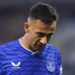 Dwight McNeil odchádza po zápase Evertonu