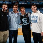 Bratia Mayeovci (zľava) Luke, Beau, Drake a Cole pred basketbalovým zápasom v roku 2024 vs Duke