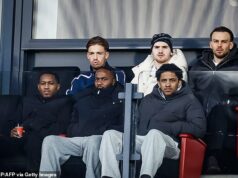 Ako Robin van Persie využil málo známu medzeru, aby obišiel problémy s pracovným povolením Raheema Sterlinga: Feyenoord usporiada tábor v BELGICKU, aby bývalá hviezda Chelsea mohla trénovať, keď je nútený sledovať porážku nového tímu z tribúny Feyenoord skúma medzeru, ktorá umožní Raheemovi Sterlingovi trénovať so svojím novým tímom