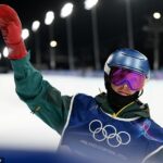 Scotty James (na snímke súťaží na Zimných olympijských hrách v Miláne Cortina) prezradil, ako pár červených boxerských rukavíc zmenil jeho kariéru.