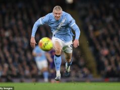 Ako sa zmenila hra Erlinga Haalanda v neprítomnosti krídelníkov Man City – a prečo Pep Guardiola miluje svoju novú „hlavnú postavu“ Erling Haaland naháňa loptu proti Newcastlu minulú sobotu počas dynamickej show, v ktorej mal zatiaľ najviac dotykov v zápase Premier League, vo veku 43 rokov.