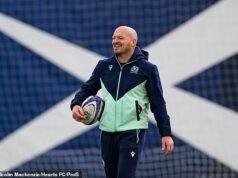 Aký je teda Gregor Townsend NAOZAJ za serióznym imidžom? Daily Mail Sport predstavuje vnútorný príbeh hlavného trénera Škótska a stránky jeho osobnosti, ktoré fanúšikovia nevidia Gregor Townsend tento víkend odštartuje ďalšiu hru Six Nations so Škótskom proti Taliansku