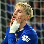 LONDÝN, ANGLICKO - 3. FEBRUÁRA: Alejandro Garnacho z Chelsea tlieska fanúšikom po porážke tímu počas semifinálového zápasu Carabao Cupu medzi Arsenalom a Chelsea na Emirates Stadium 3. februára 2026 v Londýne v Anglicku. (Foto Chris Lee - Chelsea FC/Chelsea FC cez Getty Images)