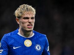 Alejandro Garnacho spustil hák, keď Liam Rosenior prinútil kontroverznú výzvu Chelsea Alejandro Garnacho z FC Chelsea sa pozerá na zápas MD7 fázy Ligy majstrov UEFA 2025/26 medzi Chelsea FC a Pafos FC na Stamford Bridge 21. januára 2026 v Londýne, Spojené kráľovstvo