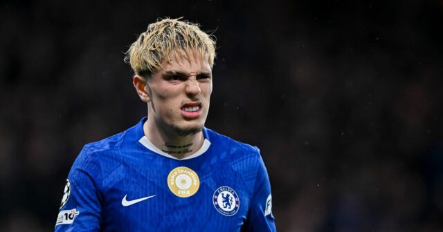 Alejandro Garnacho z FC Chelsea sa pozerá na zápas MD7 fázy Ligy majstrov UEFA 2025/26 medzi Chelsea FC a Pafos FC na Stamford Bridge 21. januára 2026 v Londýne, Spojené kráľovstvo