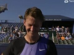 Americká tenisová hviezda zostala ohromená po tom, ako novinárka v rozhovore pre televíznu stanicu NSFW v pozápasovom televíznom rozhovore prehodila ‚sex‘ Sebastian Korda po nešťastnom prešľape reportéra nedokázal skryť smiech