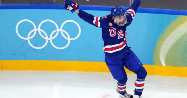 Americké ženy potrebujú predĺženie, aby porazili Kanadu o olympijské hokejové zlato
