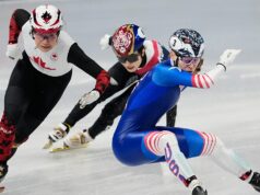 Americkí olympionici sa počas pretekov v rýchlokorčuľovaní pošmyknú Americkí olympionici sa počas pretekov v rýchlokorčuľovaní pošmyknú