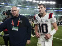 Analytik NFL žiada, aby boli Patriots potrestaní za „zakrývanie zranení“ Drakea Mayeho pri porážke Super Bowl LX NFL čelí tlaku, aby potrestala New England Patriots za to, že údajne nezverejnili skutočnú závažnosť zranenia ramena obrancu Drakea Mayeho.