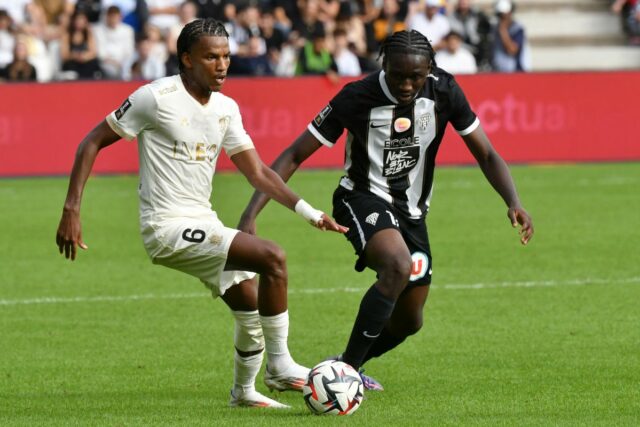 Angers-Lille sa bude hrať za zatvorenými dverami
