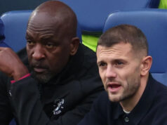 Anglicko, Luton a Ted Lasso – 40 rokov Chrisa Powella vo futbale Prizerajú sa asistent Luton Town Chris Powell a šéf Jack Wilshere