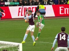 Áno, úradníci boli vo Villa Parku hrozní, ale zakaždým mi dali ten chaos chýb a radosti kradnúceho VAR. Ak to znamená, že futbal dostane späť svoju spontánnosť, budem žiť s chybami, píše OLIVER HOLT Akosi úradníkom unikla skutočnosť, že Lucas Digne z Aston Villy spracoval loptu v sobotu vo Villa Parku - ale každý deň v týždni mi dajte ľudskú chybu cez VAR