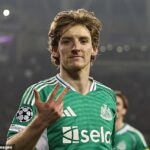 Anthony Gordon strelil v stredu štyri góly Newcastlu v prvom polčase proti Qarabagu