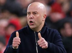 Arne Slot odovzdal veľkú prestupovú podporu Liverpoolu, zatiaľ čo agent hovorí na cestách Zeki Celik