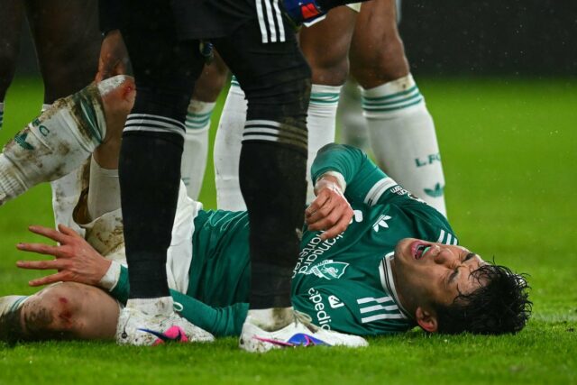 Arne Slot poskytuje aktualizáciu Wataru Endovi po poslednom zranení Liverpoolu Wataru Endo opustil hru na nosidlách (PA Wire)