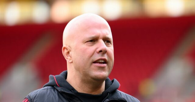 Arne Slot priznáva, že očakával vylúčenie kontroverzného víťaza Liverpoolu Arne Slot