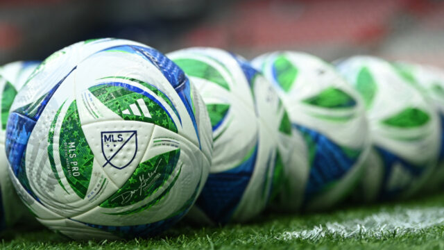 Arsenal bol odmietnutý úplne bizarným cieľom prestupu v strede poľa
