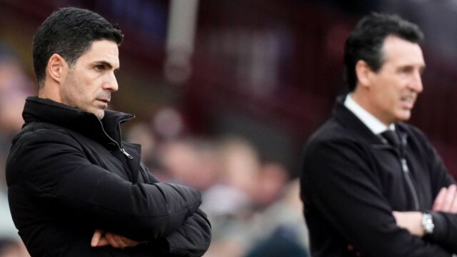 Arsenal by mohol byť na ceste k štvrtému titulu za Arsenal by mohol byť na ceste k štvrtému titulu za sebou s Emerym