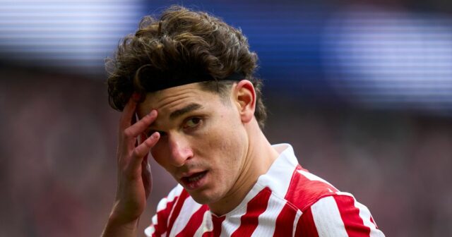 DŽDDAH, SAUDSKÁ ARÁBIA - JANUÁR 08: Julian Alvarez z Atlética Madrid sa pozerá počas semifinálového zápasu španielskeho Superpohára medzi Real Madrid a Atletico Madrid na štadióne King Abdullah Sports City Hall 8. januára 2026 v Jeddah v Saudskej Arábii. (Foto: Yasser Bakhsh/Getty Images)