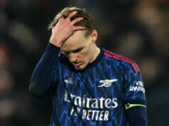 Arsenal po remíze Brenfordu spôsobil Martinovi Odegaardovi starosti so zranením, ktoré znásobilo utrpenie BRENTFORD, ANGLICKO - 12. FEBRUÁRA: Martin Odegaard z Arsenalu počas zápasu Premier League medzi Brentfordom a Arsenalom na Gtech Community Stadium 12. februára 2026 v Brentforde v Spojenom kráľovstve. (Foto: Rob Newell – CameraSport cez Getty Images)