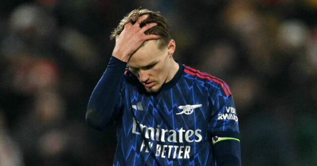 BRENTFORD, ANGLICKO - 12. FEBRUÁRA: Martin Odegaard z Arsenalu počas zápasu Premier League medzi Brentfordom a Arsenalom na Gtech Community Stadium 12. februára 2026 v Brentforde v Spojenom kráľovstve. (Foto: Rob Newell – CameraSport cez Getty Images)