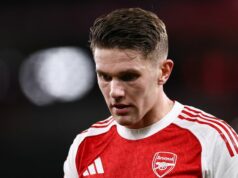 Arsenal povedal, že mal namiesto Viktora Gyokeresa podpísať 60 miliónov libier hviezdy Premier League Viktor Gyokeres sa prizerá počas zápasu Arsenalu