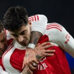 Kai Havertz a Ben White bojujú o štart za Arsenal proti Sunderlandu