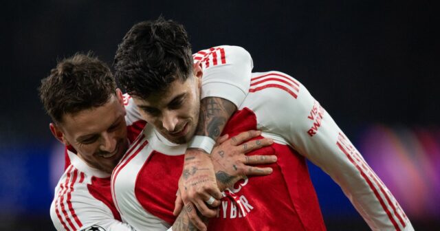 Kai Havertz a Ben White bojujú o štart za Arsenal proti Sunderlandu