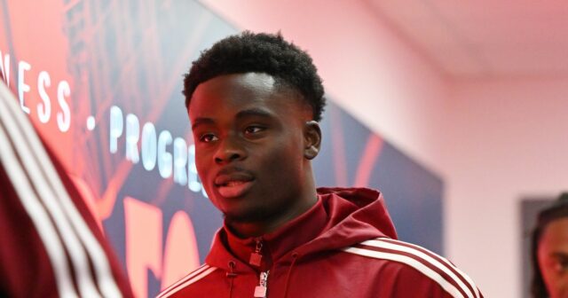 Bukayo Saka pravdepodobne tento víkend nastúpi za Arsenal napriek tomu, že čelí súperovi nižšej ligy Wigan Athletic