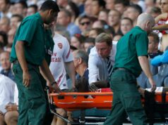 Arsenal sa naposledy smial po tom, čo hviezda utrpela hororovú zlomeninu nohy v derby v severnom Londýne Bacary Sagna sa lieči počas severolondýnskeho derby v októbri 2011