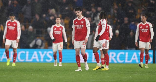 Arsenal vyzerá skľúčene po záverečnom hvizde proti Wolves v Molineux