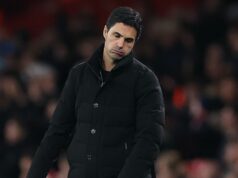 Arsenal utrpel obrovské zranenie pred Brentfordom a Tottenhamom v novom súboji o titul Mikel Arteta, manažér Arsenalu, reaguje počas zápasu štvrtého kola Carabao Cupu medzi Arsenalom a Brighton & Hove Albion