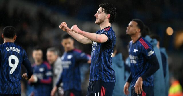 LEEDS, ANGLICKO - 31. JANUÁRA: Declan Rice z Arsenalu oslavuje víťazstvo svojho tímu počas zápasu Premier League medzi Leeds United a Arsenalom na Elland Road 31. januára 2026 v anglickom Leedse. (Foto David Price/Arsenal FC cez Getty Images)
