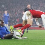 Trevoh Chalobah z Chelsea si v semifinále Carabao Cupu poradí s Gabrielom Martinellim z Arsenalu