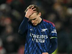 Arsenal získal titul v Premier League napriek remíze Brentfordu a nádeje Man City stúpajú Remíza Arsenalu s Brentfordom zasiahla šance Gunners na zisk titulu, no nie príliš