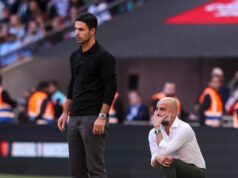 Arsenal získal verdikt o titule v Premier League od „celej Európy“, keďže najväčšie kluby očakávajú rovnaký výsledok Hlavní tréneri Pep Guardiola z Manchestru City s Mikelom Artetom z Arsenalu počas zápasu The FA Community Shield medzi Manchestrom City proti Arsenalu na štadióne Wembley 6. augusta 2023 v Londýne, Anglicko