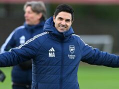 Arsenal „môže vyhrať štvorku“, ale pod vedením Mikela Artetu sa musí naučiť jednu kľúčovú lekciu LONDÝN COLNEY, ANGLICKO – 30. JANUÁRA: Manažér Arsenalu Mikel Arteta počas tréningu v Sobha Realty Training Center 30. januára 2026 v London Colney, Anglicko. (Foto: Stuart MacFarlane/Arsenal FC cez Getty Images)