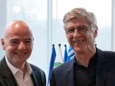 Arsene Wenger vzdáva hold prezidentovi FIFA Giannimu Infantinovi Arsene Wenger vzdáva hold prezidentovi FIFA Giannimu Infantinovi