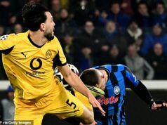 Atalanta vyradila Borussiu Dortmund z Ligy majstrov posledným výkopom zápasu, pretože brutálny vysoký zákrok viedol k trom červeným kartám a krvou nasiaknutému hráčovi Atalanta bola nariadená neskorá penalta po tom, čo sa kopačka obrancu Dortmundu Ramyho Bensebainiho spojila s tvárou Nikolu Krstoviča.