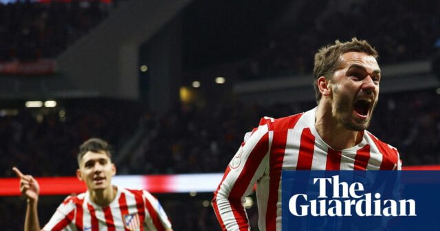 Atlético Madrid umiestnilo jednu nohu v Copa del Rey ako posledné po štrajku v prvom polčase omráčilo Barcelonu|Copa del Rey 
