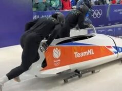 BIZARNÝ obrázok bobovej dráhy austrálskeho tímu, ktorý nechal divákov zimných olympijských hier poškriabať hlavy Obrázok bobovej dráhy Sarah Blizzard v holandskej oranžovej a bielej farbe (na obrázku) prekvapil fanúšikov