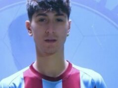 BREAKING Futbalista pred skokom do mora „zbil svoju vlastnú mamu a nechal ju v kóme“. BREAKING Futbalista pred skokom do mora „zbil svoju vlastnú mamu a nechal ju v kóme“.