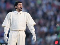 Bad Bunny odhaľuje tím NFL, ktorý podporuje, a tragický rodinný dôvod prečo Bad Bunny prezradil, že číslo 64 na jeho tričku bolo odkazom na rok narodenia jeho strýka Cutita.